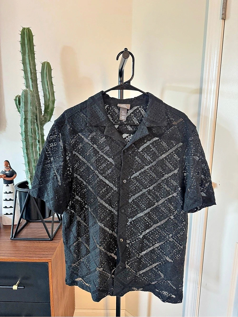 H&Medium Men's Black Lace Short Sleeve Shirt Size large Like New